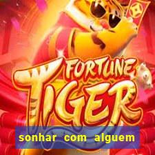 sonhar com alguem jogando cartas de tarot